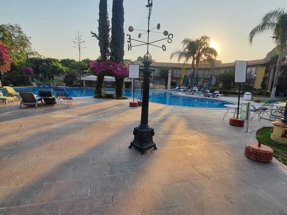 Gran Hotel Hacienda De La Noria Aguascalientes Esterno foto The pool at the hotel